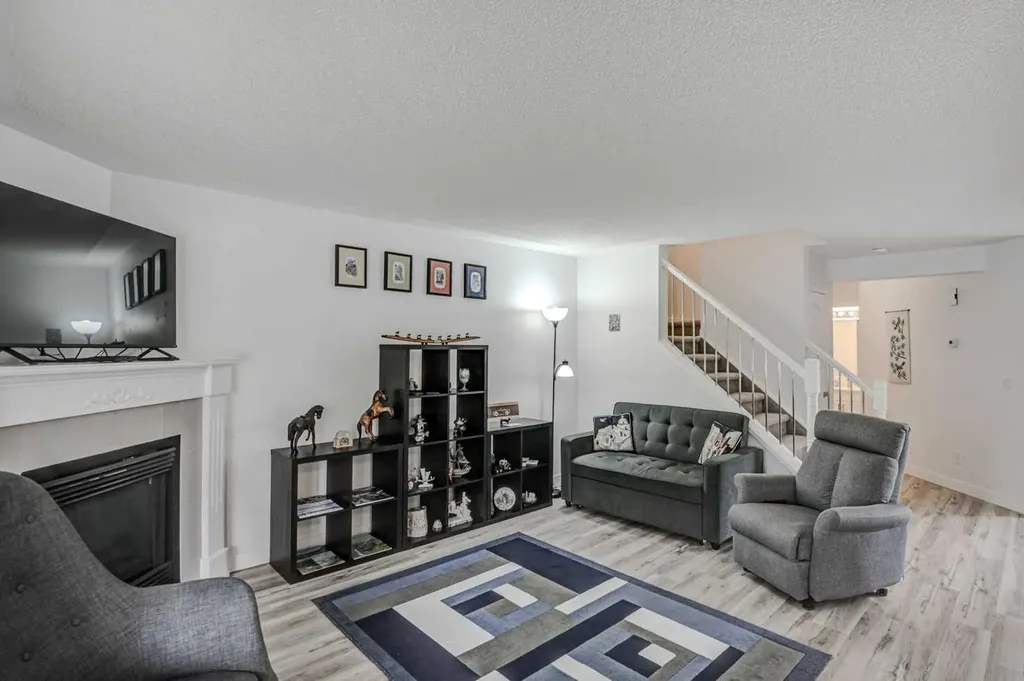 58 Sierra Morena Gardens SW Calgary AB T3H 3P4