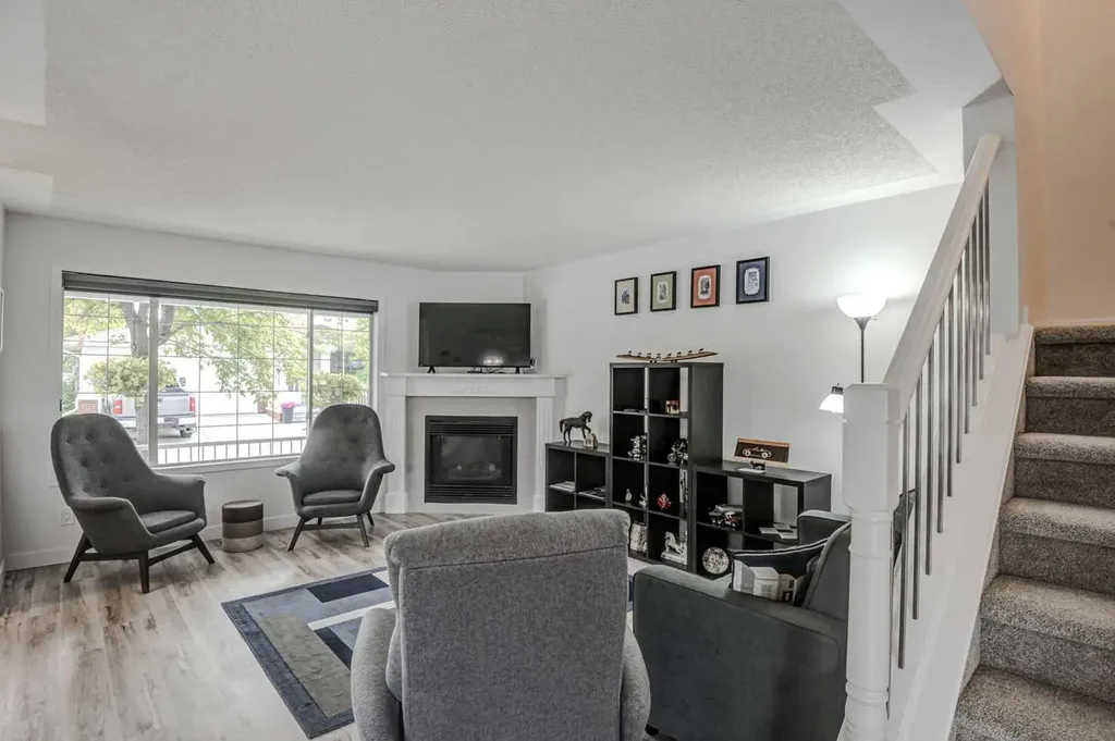 58 Sierra Morena Gardens SW Calgary AB T3H 3P4