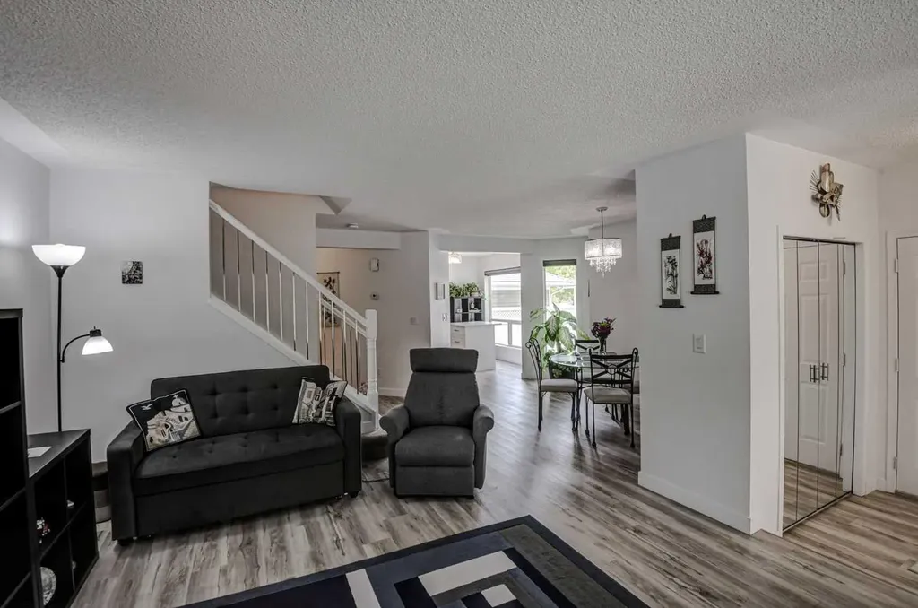 58 Sierra Morena Gardens SW Calgary AB T3H 3P4