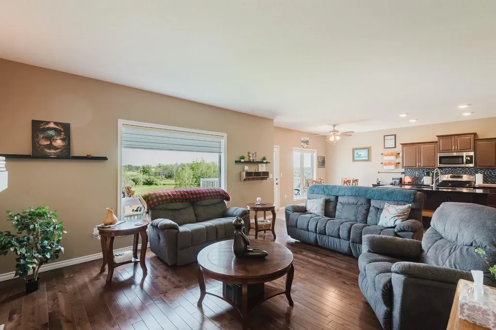 10411 103 Avenue Sexsmith AB T0H 3C0
