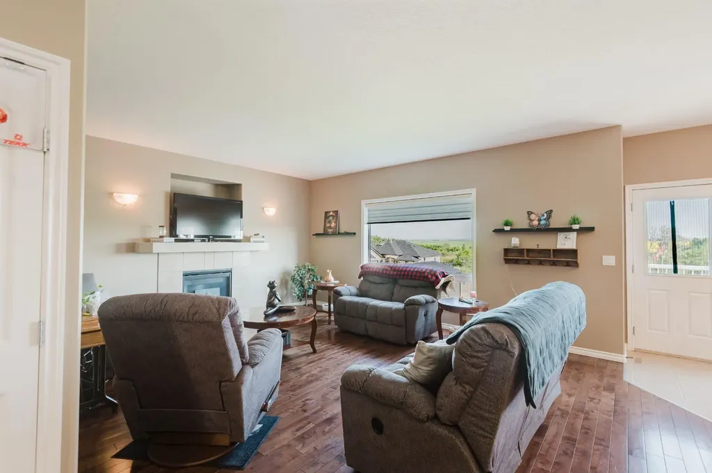 10411 103 Avenue Sexsmith AB T0H 3C0