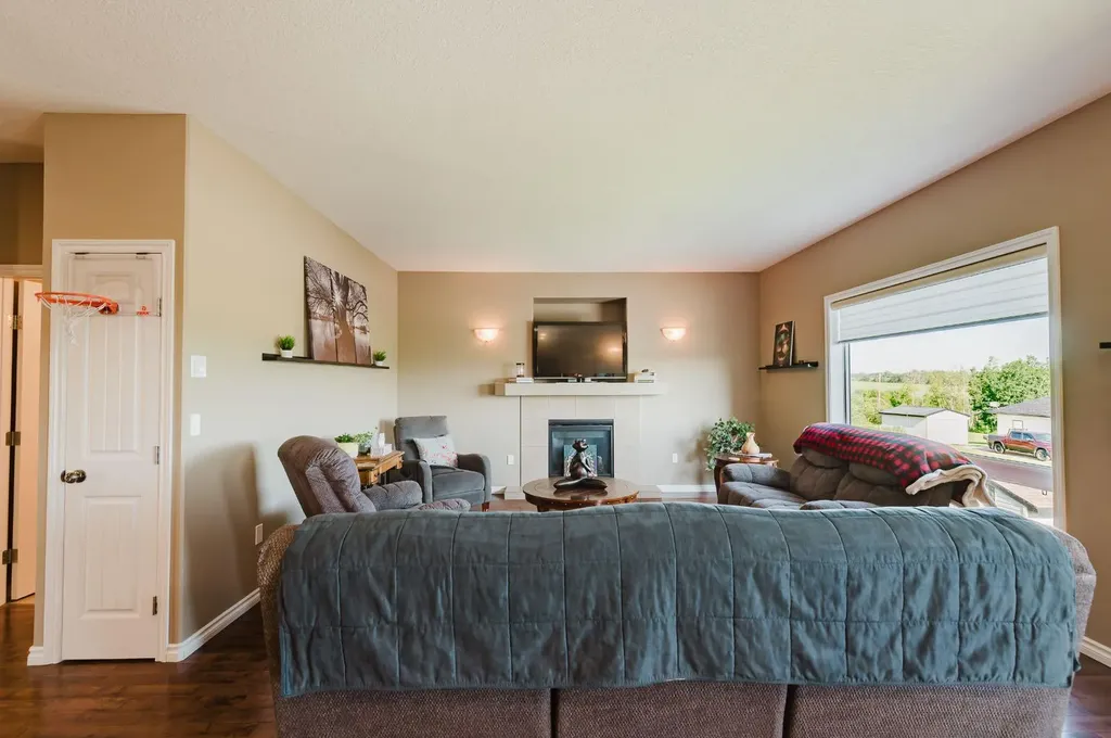 10411 103 Avenue Sexsmith AB T0H 3C0