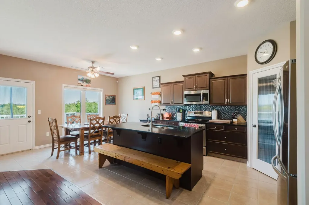 10411 103 Avenue Sexsmith AB T0H 3C0