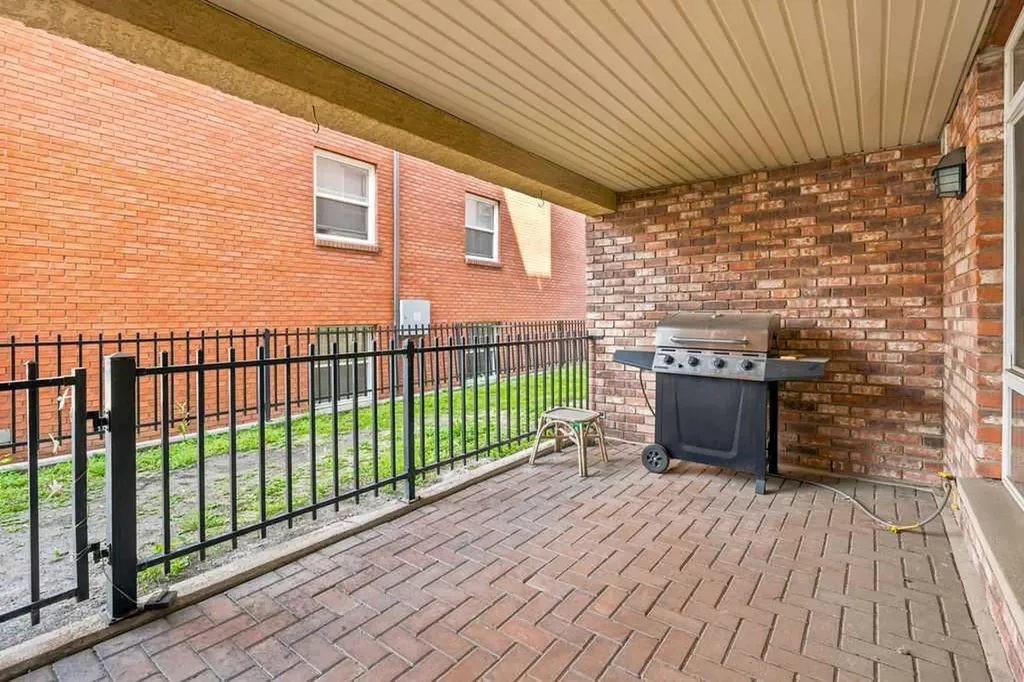 323 18 Avenue SW Calgary AB T2S 0C4