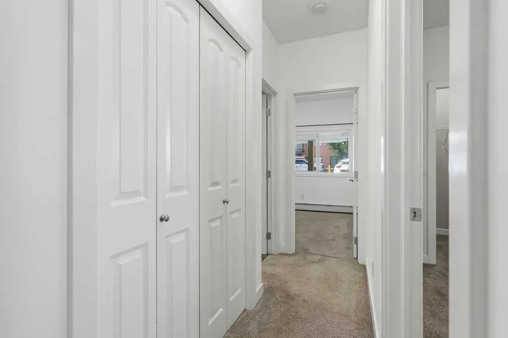 323 18 Avenue SW Calgary AB T2S 0C4