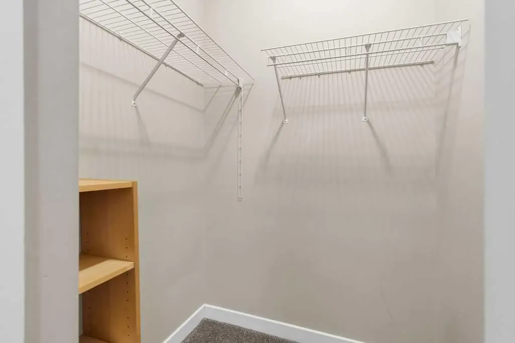 323 18 Avenue SW Calgary AB T2S 0C4