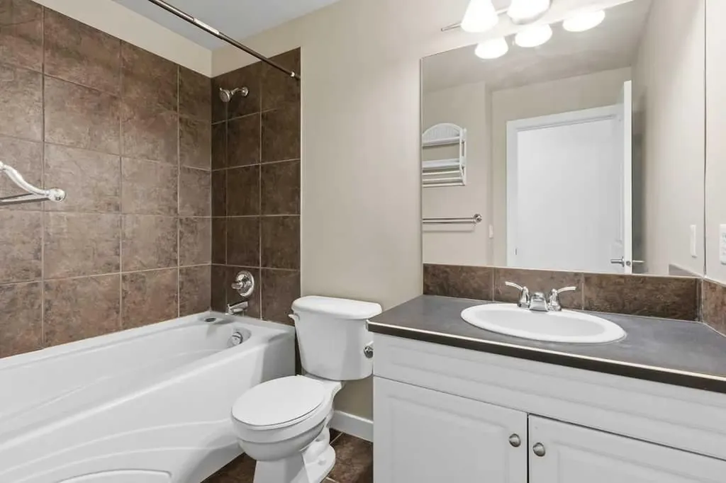323 18 Avenue SW Calgary AB T2S 0C4