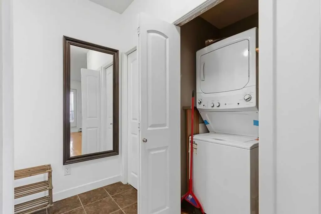 323 18 Avenue SW Calgary AB T2S 0C4