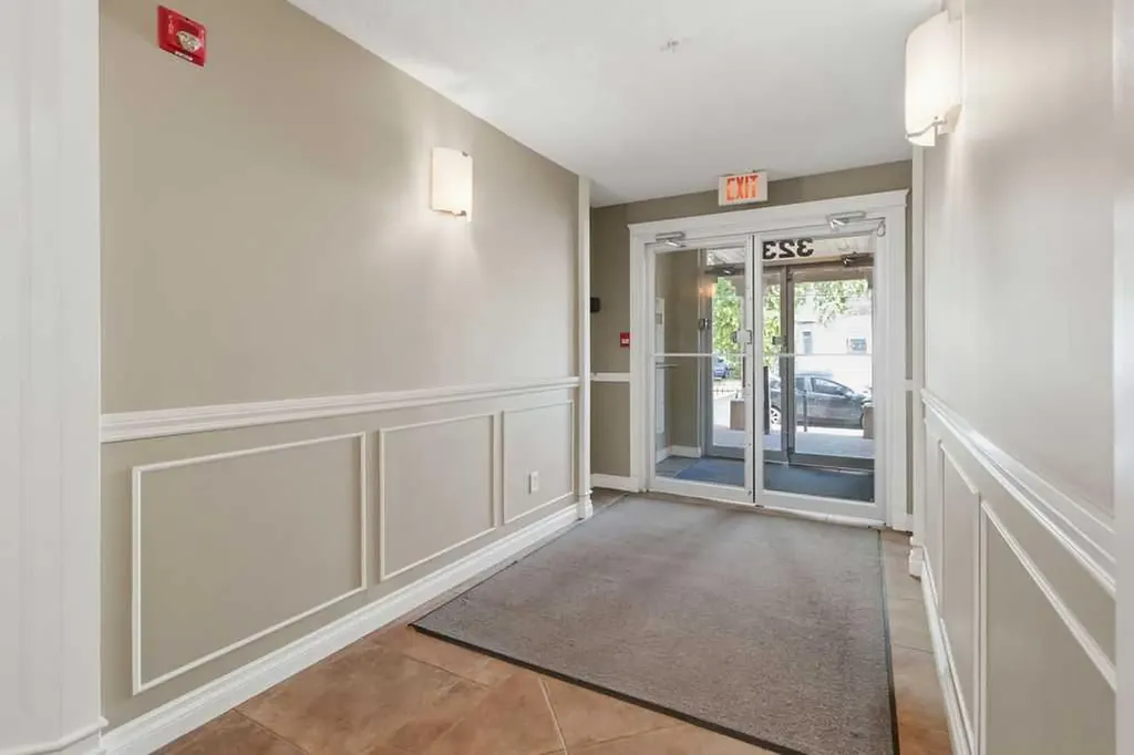 323 18 Avenue SW Calgary AB T2S 0C4