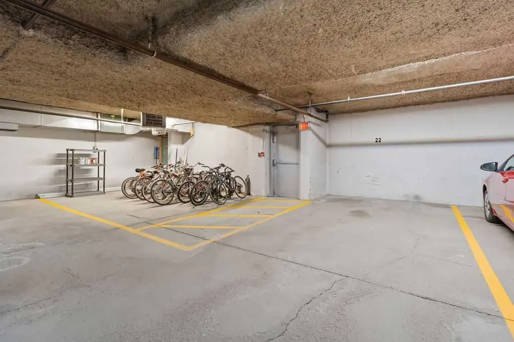 323 18 Avenue SW Calgary AB T2S 0C4
