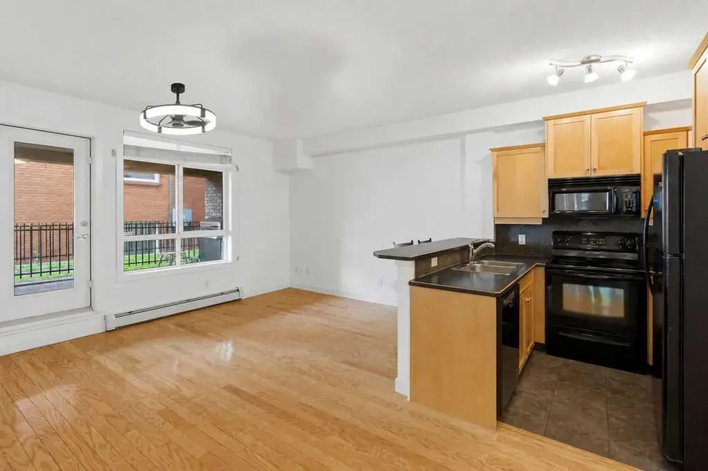 323 18 Avenue SW Calgary AB T2S 0C4