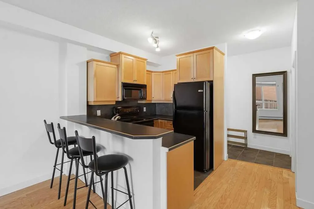 323 18 Avenue SW Calgary AB T2S 0C4