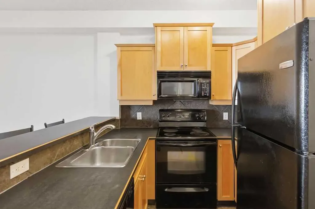 323 18 Avenue SW Calgary AB T2S 0C4