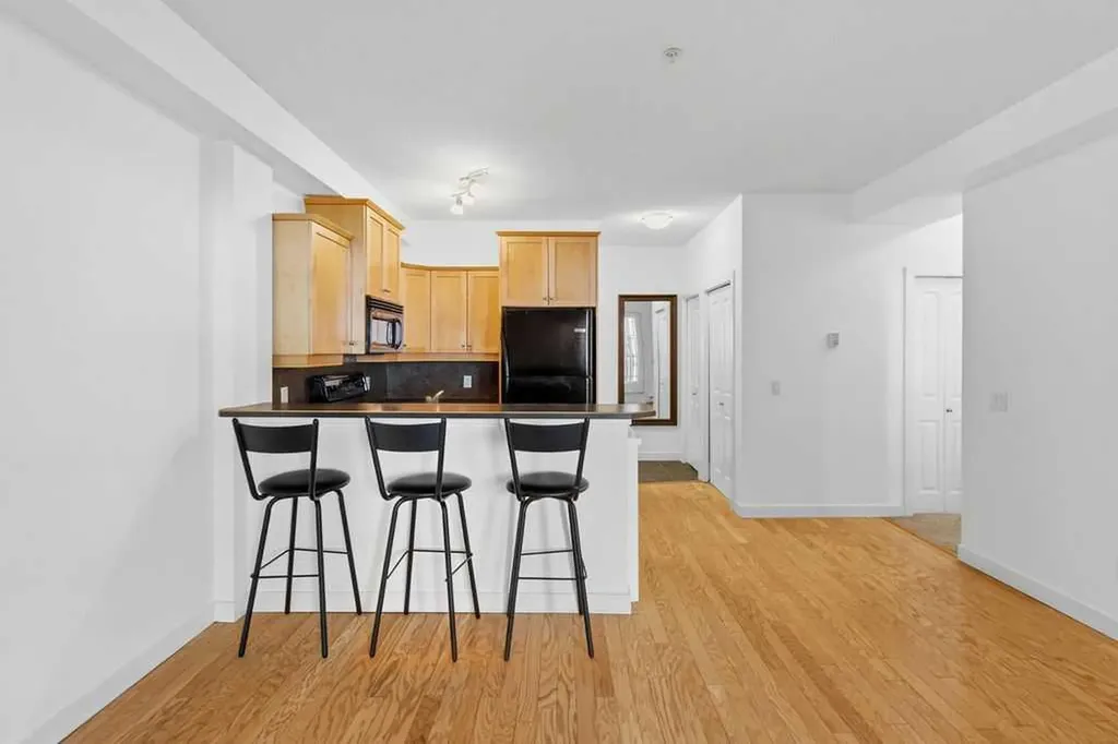 323 18 Avenue SW Calgary AB T2S 0C4