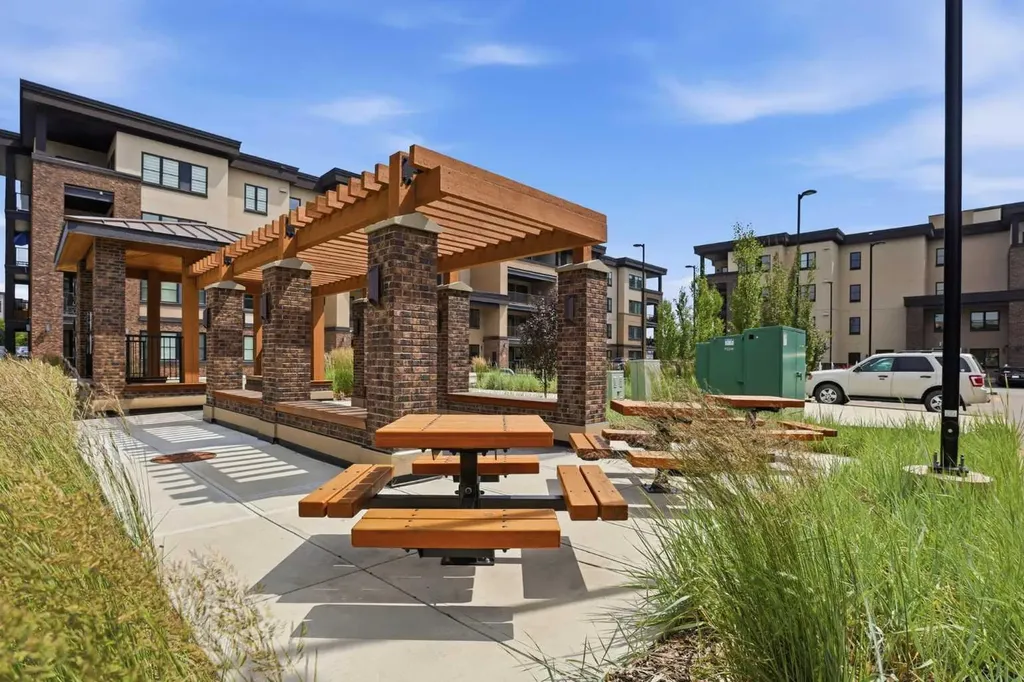80 Greenbriar Place NW Calgary AB T3B 6J4