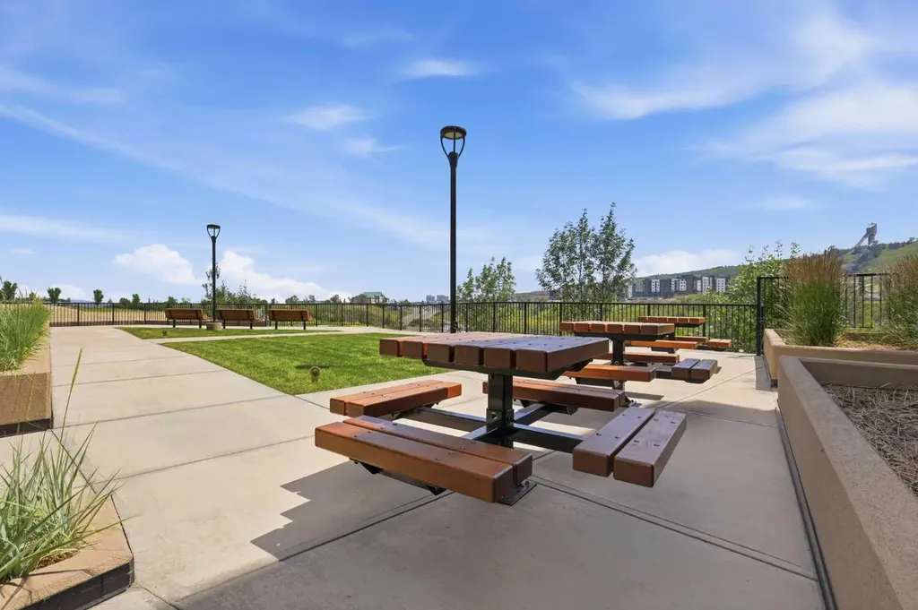 80 Greenbriar Place NW Calgary AB T3B 6J4