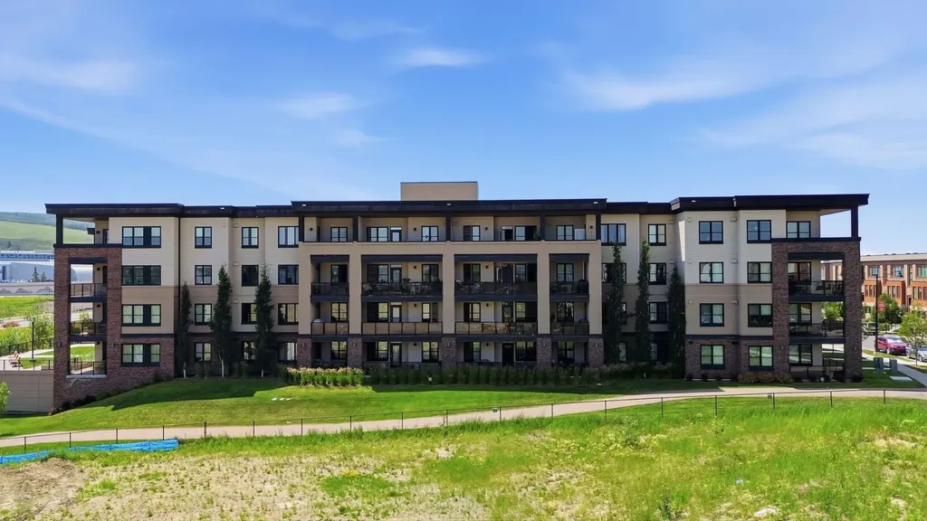 80 Greenbriar Place NW Calgary AB T3B 6J4