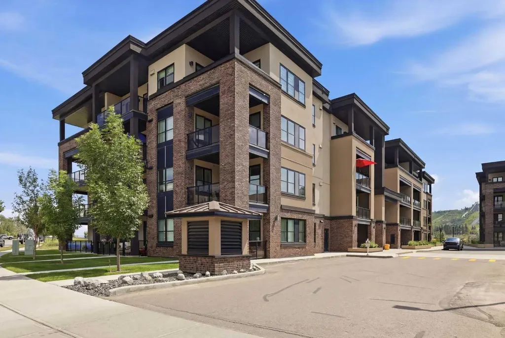 80 Greenbriar Place NW Calgary AB T3B 6J4