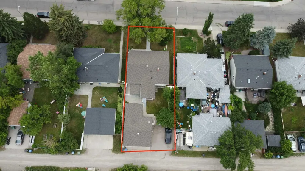 2915 13 Avenue NW Calgary AB T2N 1M1