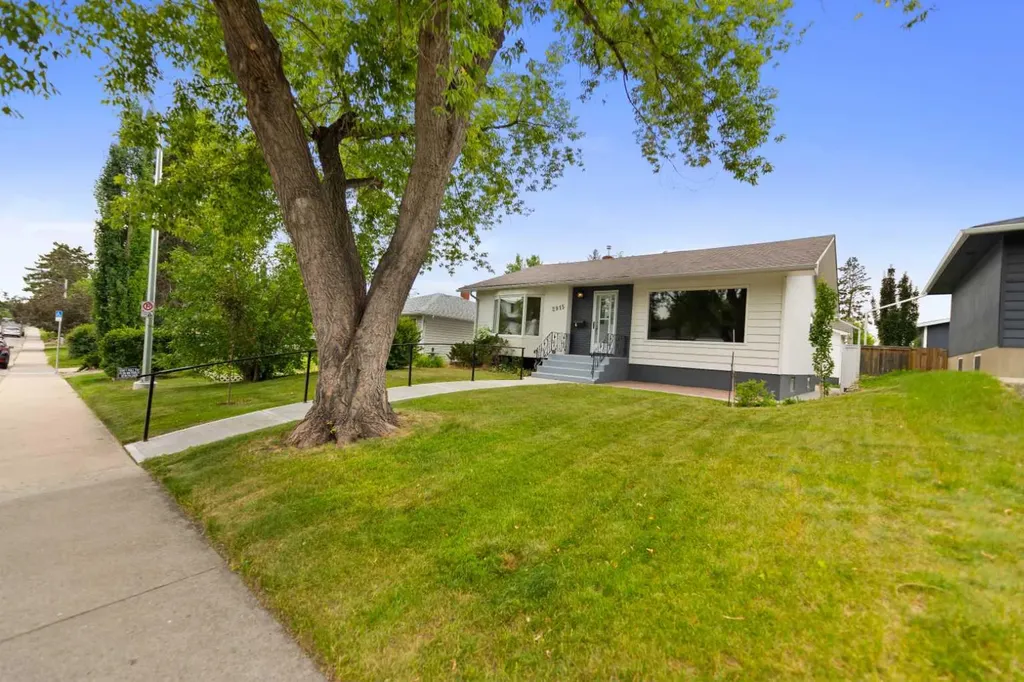 2915 13 Avenue NW Calgary AB T2N 1M1