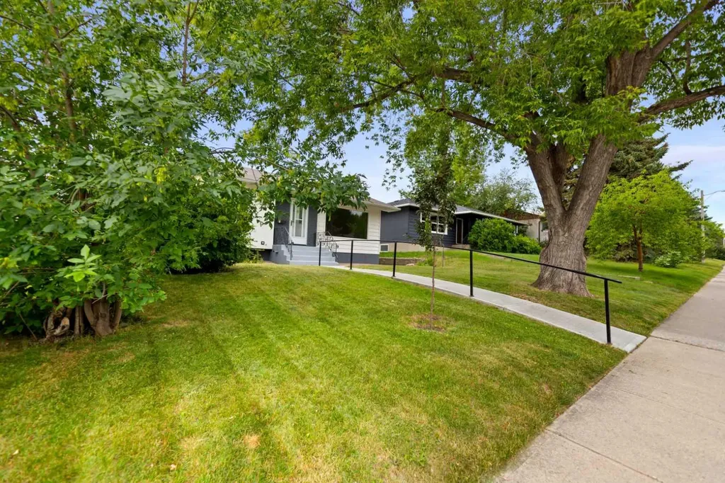 2915 13 Avenue NW Calgary AB T2N 1M1