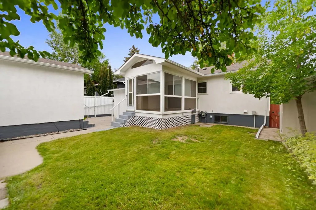 2915 13 Avenue NW Calgary AB T2N 1M1