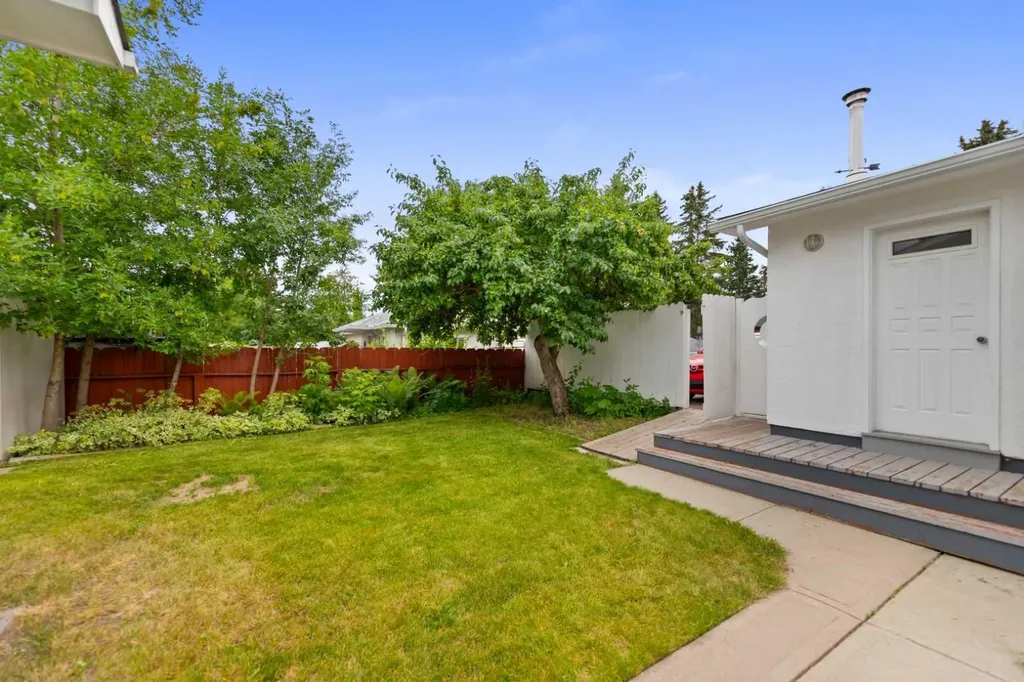 2915 13 Avenue NW Calgary AB T2N 1M1