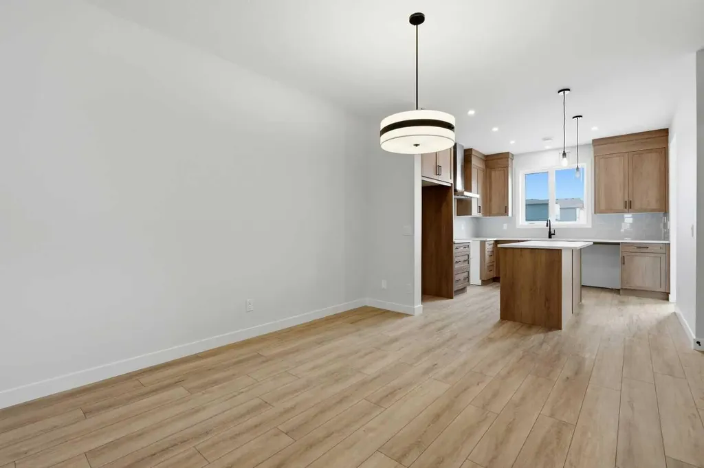 8581 Huxbury Drive NE Calgary AB T2A 4Y1