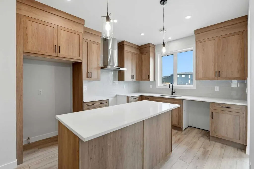 8581 Huxbury Drive NE Calgary AB T2A 4Y1