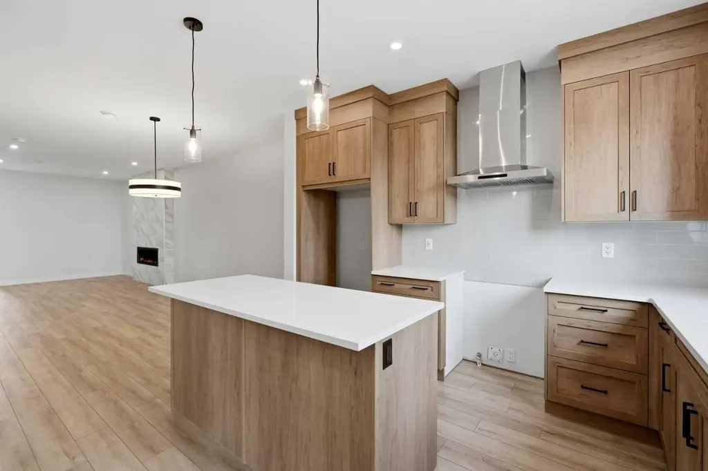 8581 Huxbury Drive NE Calgary AB T2A 4Y1