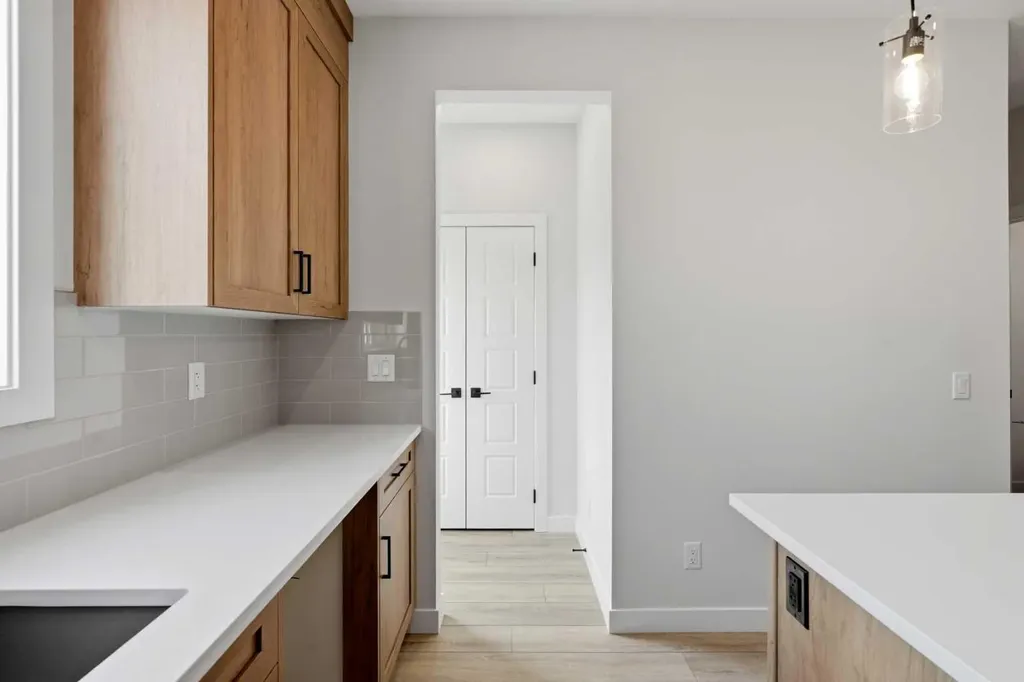 8581 Huxbury Drive NE Calgary AB T2A 4Y1