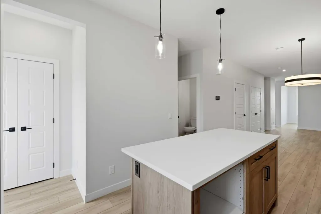 8581 Huxbury Drive NE Calgary AB T2A 4Y1