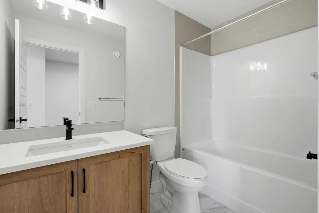 8581 Huxbury Drive NE Calgary AB T2A 4Y1