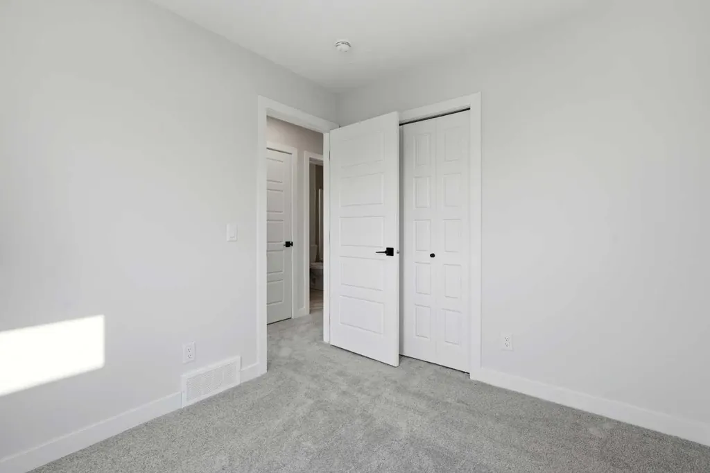8581 Huxbury Drive NE Calgary AB T2A 4Y1