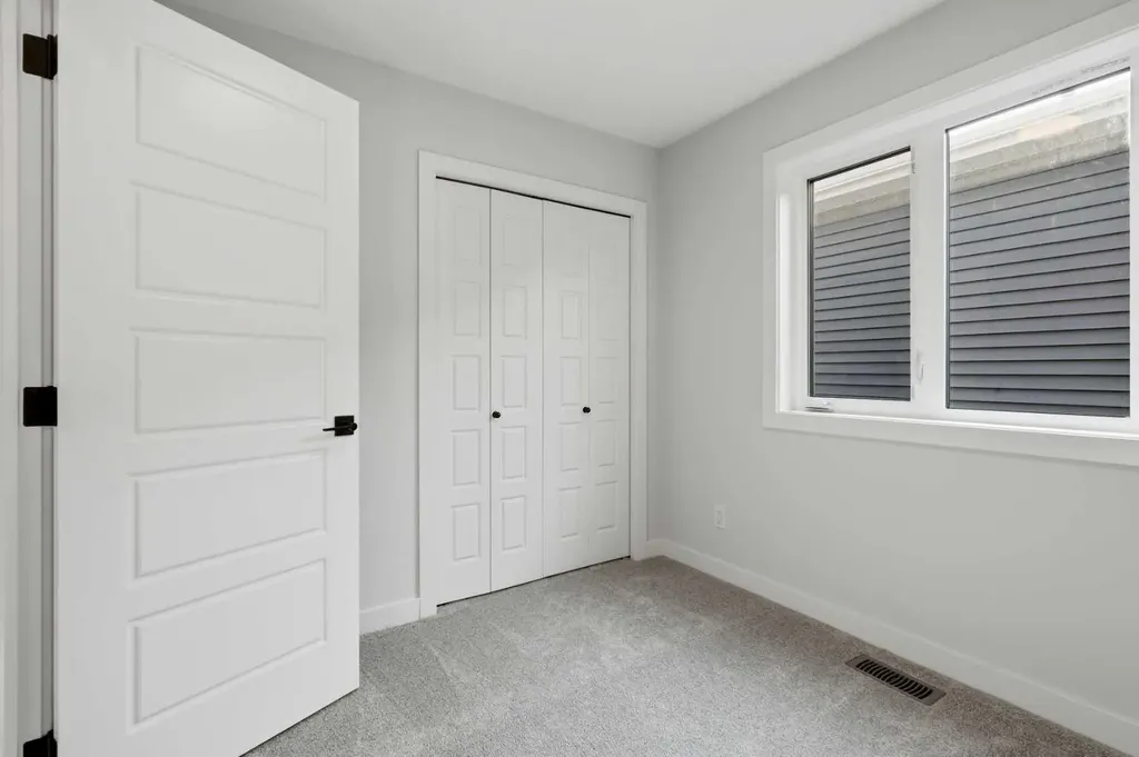 8581 Huxbury Drive NE Calgary AB T2A 4Y1