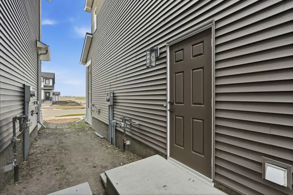 8581 Huxbury Drive NE Calgary AB T2A 4Y1