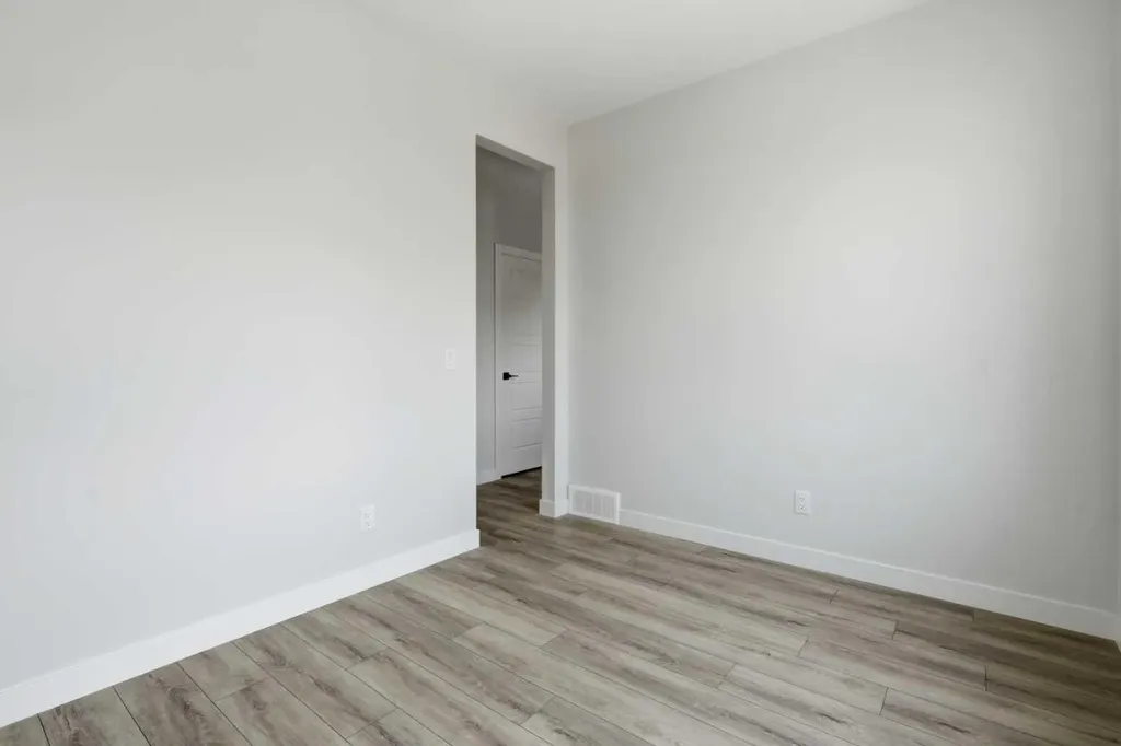 8581 Huxbury Drive NE Calgary AB T2A 4Y1