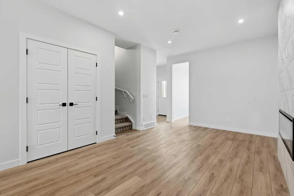 8581 Huxbury Drive NE Calgary AB T2A 4Y1