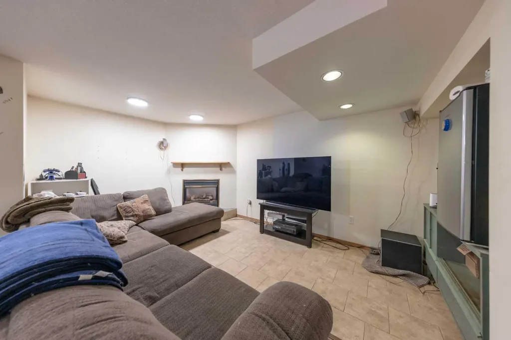 4705 52 Street Kitscoty AB T0B 2P0