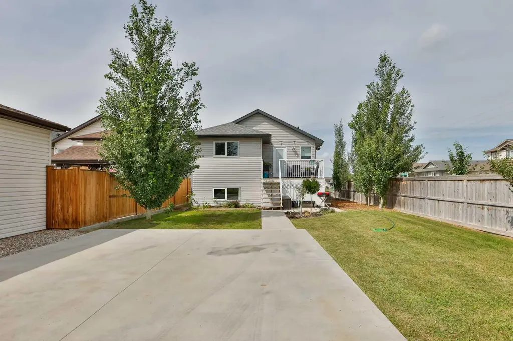 1002 Alice Birch Point N Lethbridge AB T1H 7B9