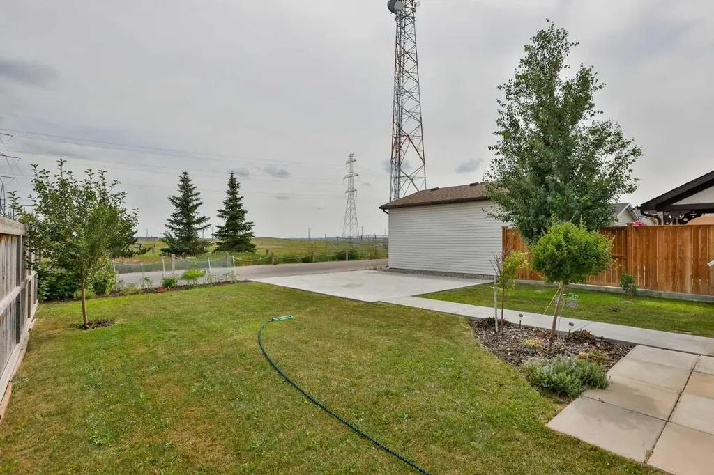 1002 Alice Birch Point N Lethbridge AB T1H 7B9