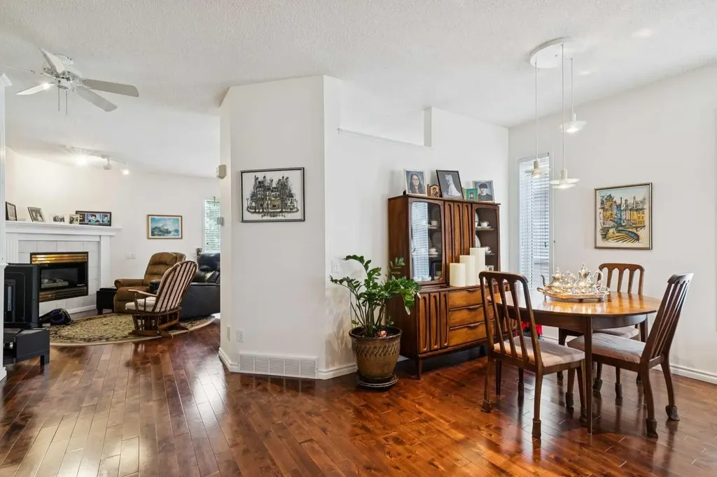 2634 Signal Hill Heights SW Calgary AB T3H 3P3