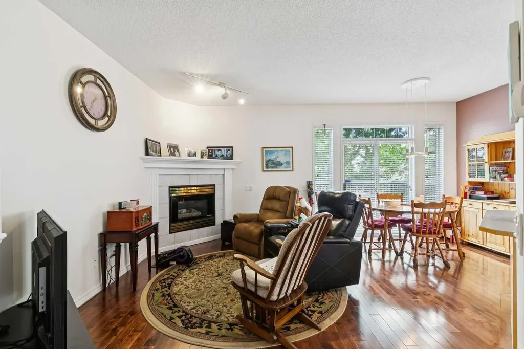 2634 Signal Hill Heights SW Calgary AB T3H 3P3