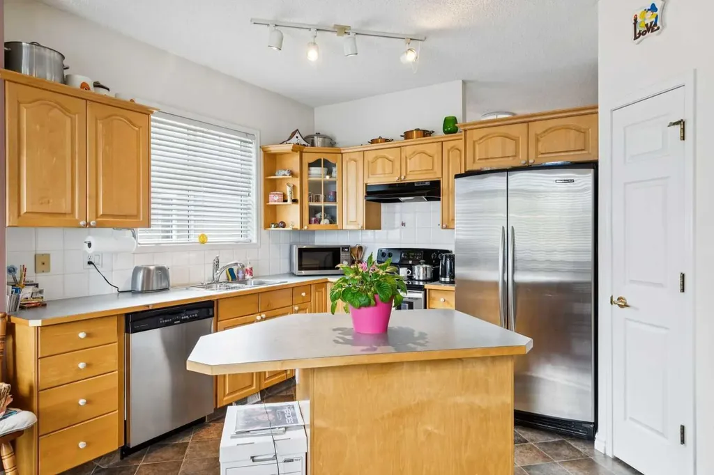 2634 Signal Hill Heights SW Calgary AB T3H 3P3