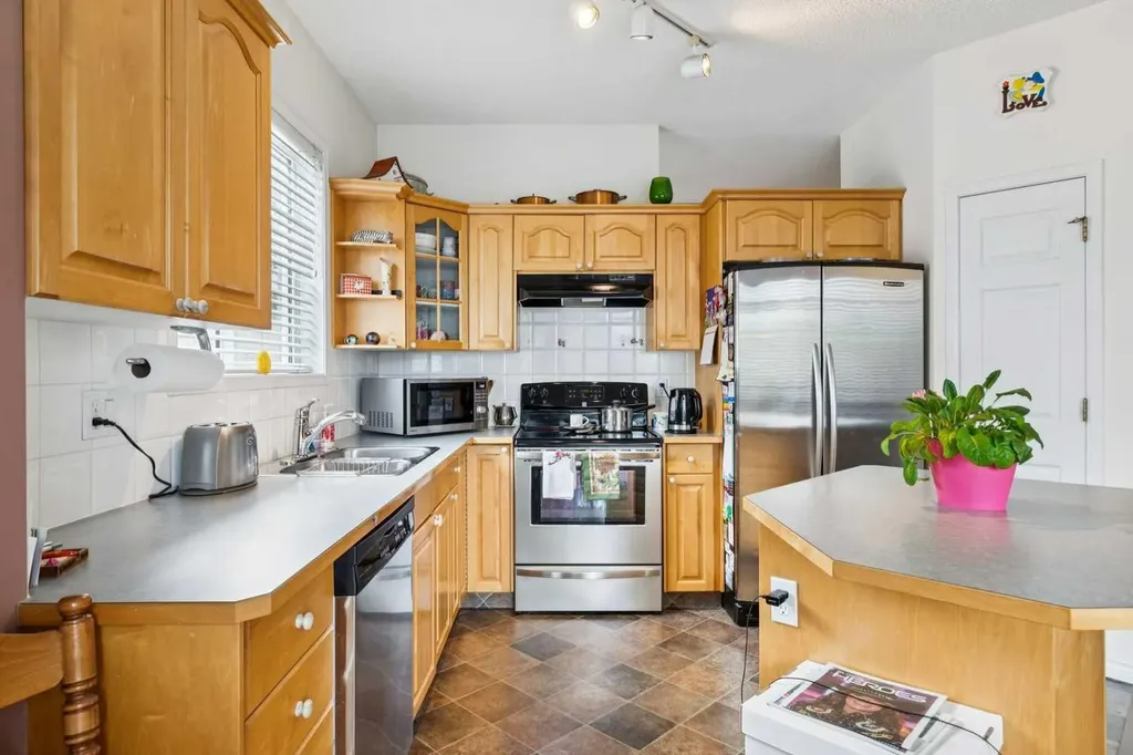 2634 Signal Hill Heights SW Calgary AB T3H 3P3