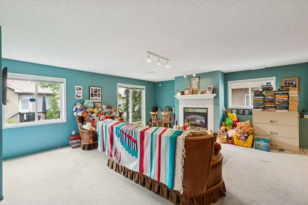 2634 Signal Hill Heights SW Calgary AB T3H 3P3