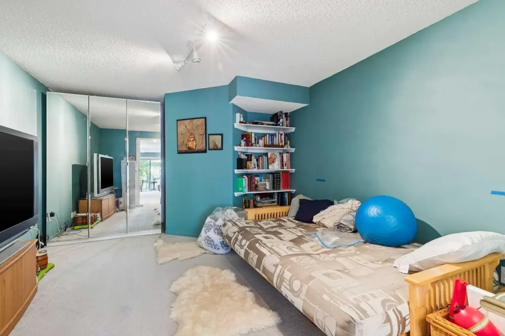 2634 Signal Hill Heights SW Calgary AB T3H 3P3