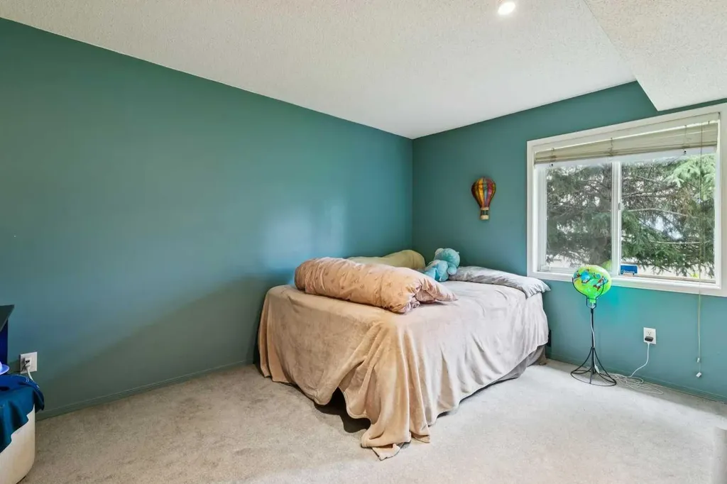 2634 Signal Hill Heights SW Calgary AB T3H 3P3