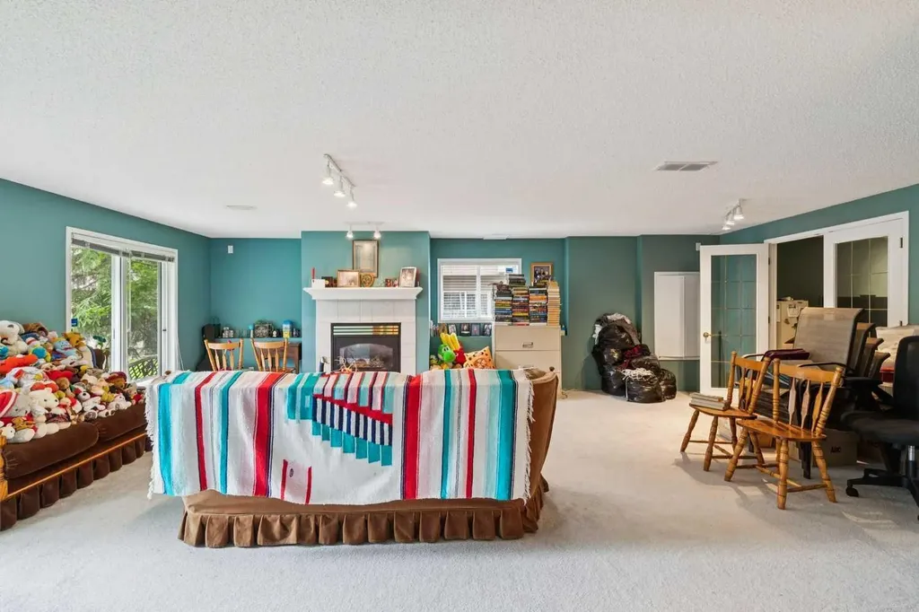 2634 Signal Hill Heights SW Calgary AB T3H 3P3