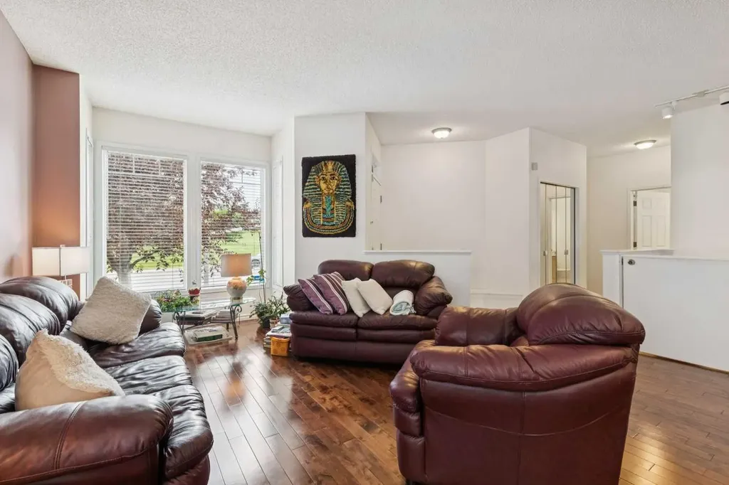 2634 Signal Hill Heights SW Calgary AB T3H 3P3